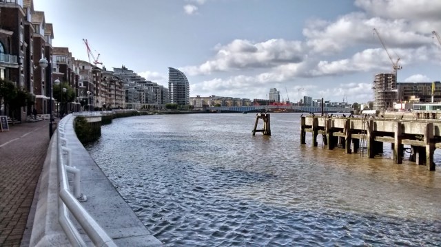 Running the Thames Path in London