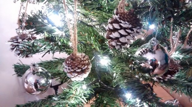 7 tips for a Saner Christmas - Om Yoga Magazine December 7 tips for a Saner Christmas - Om Yoga Magazine December